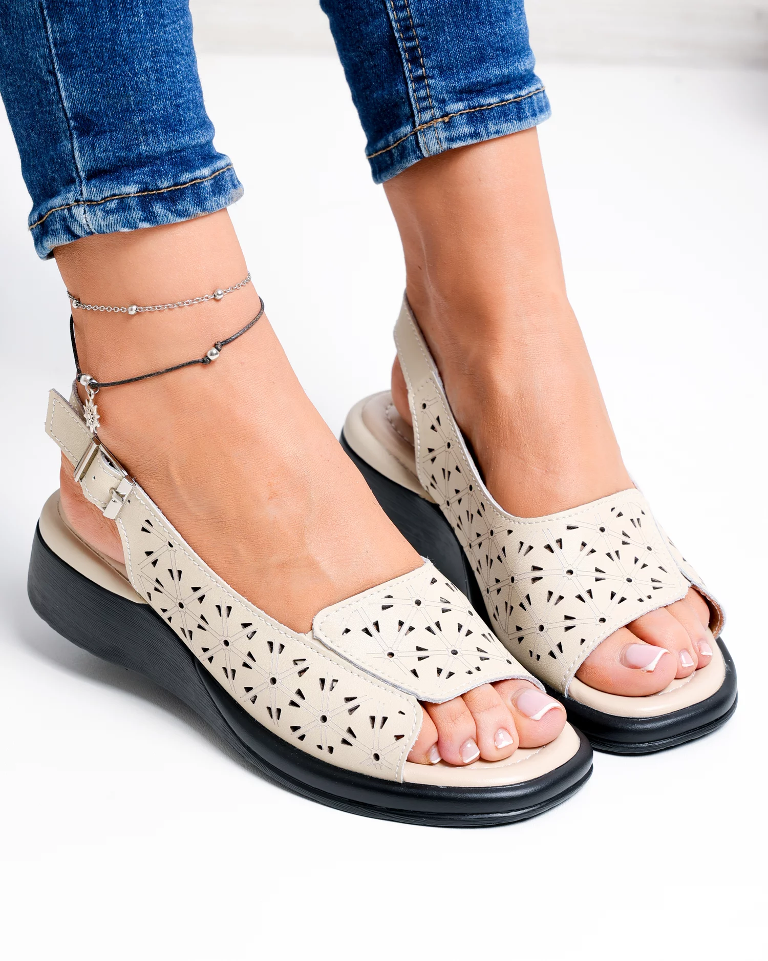 sandale-dama-piele-naturala-bej-cu-model-perforat-t-8027-102583-2.webp