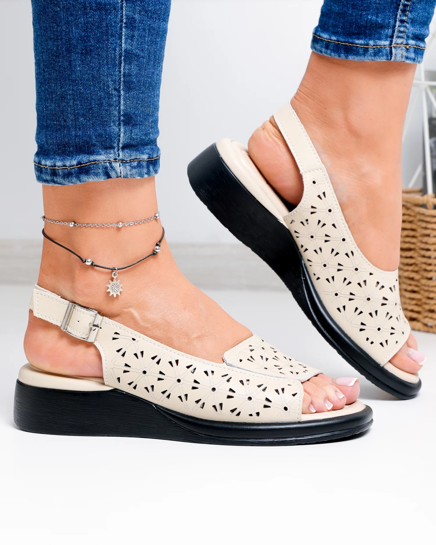 sandale-dama-piele-naturala-bej-cu-model-perforat-t-8027-102589-2.webp