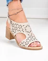 Sandale dama piele naturala bej cu perforatii florale si inchidere catarama PV962 3
