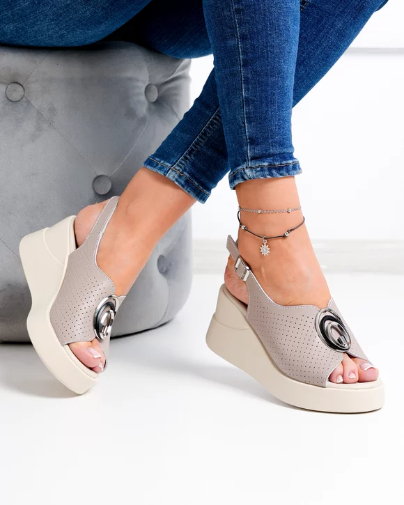 Sandale dama piele naturala bej inchis cu accesoriu metalic T-2003