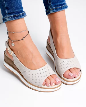 Sandale dama piele naturala bej perforate cu inchidere catarama GI-001