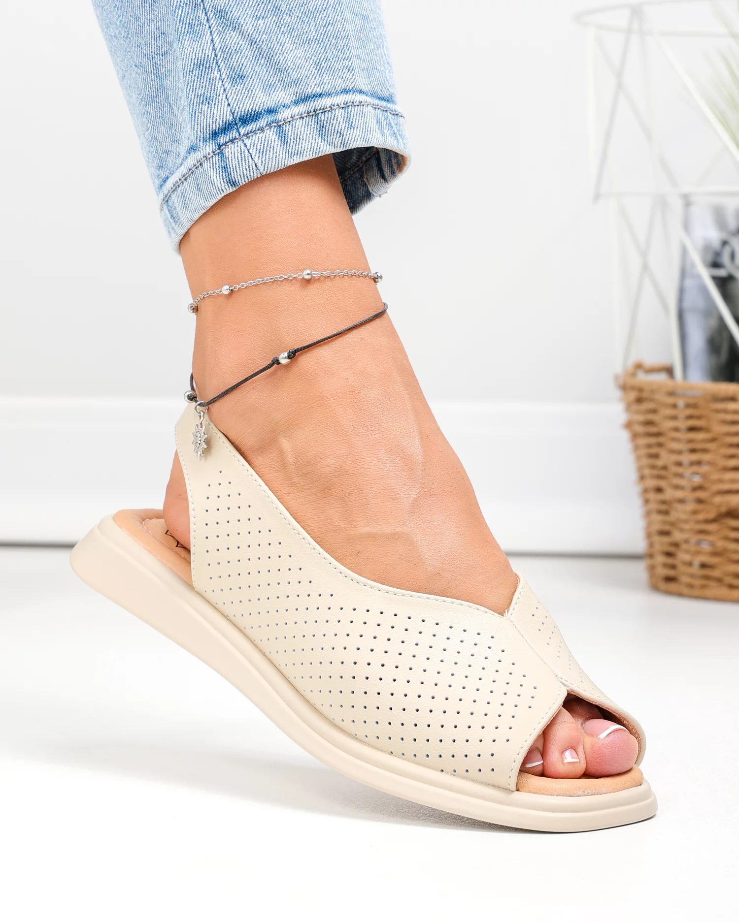 sandale-dama-piele-naturala-bej-perforate-cu-insertie-elastica-la-bareta-t6028-93442-2.webp