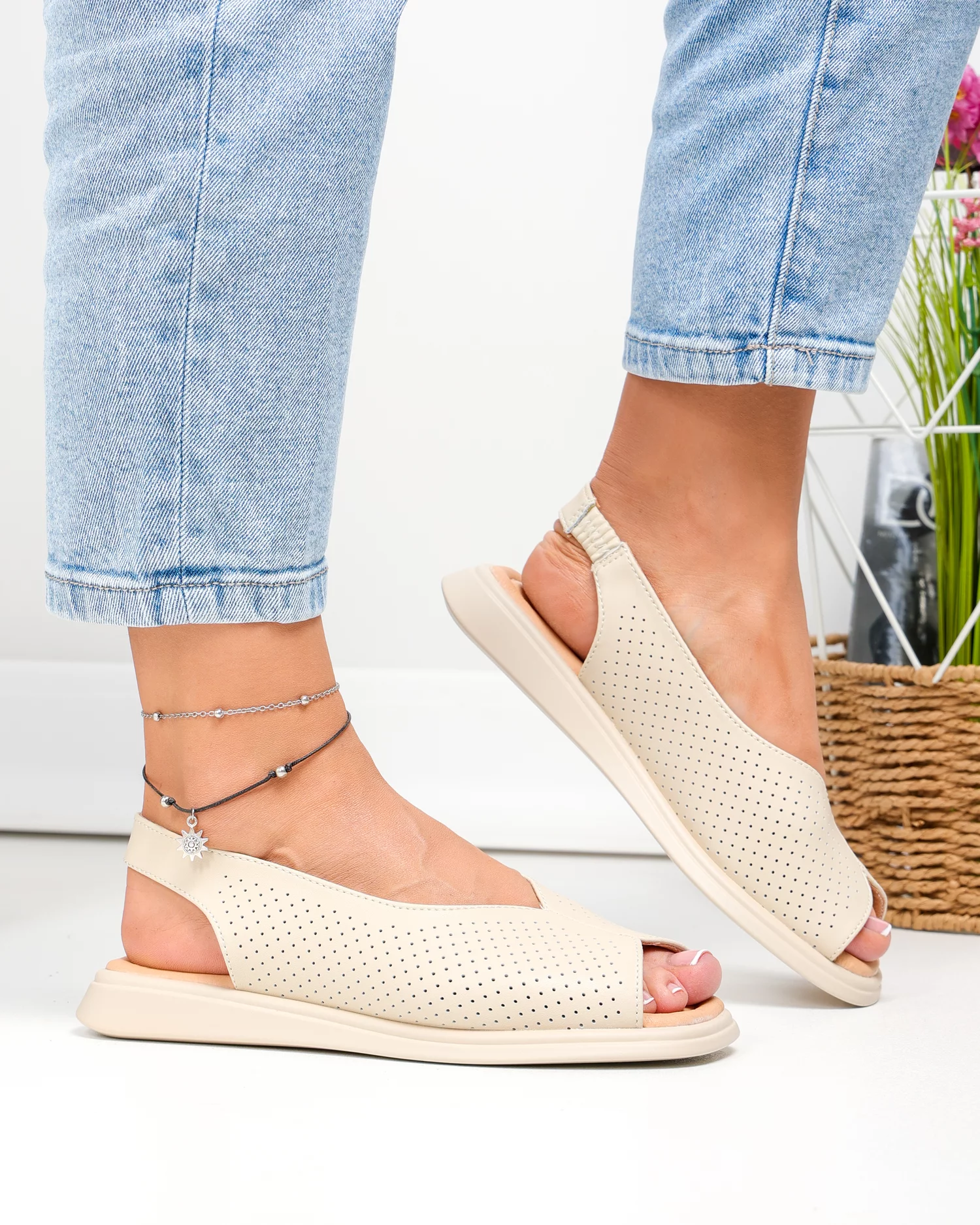 sandale-dama-piele-naturala-bej-perforate-cu-insertie-elastica-la-bareta-t6028-93454-2.webp