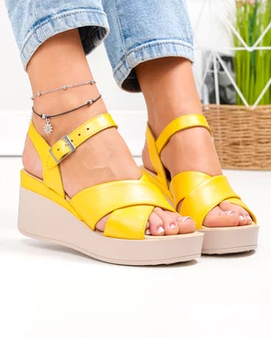 Sandale dama piele naturala galbene cu inchidere catarama si talpa tip platforma PV977