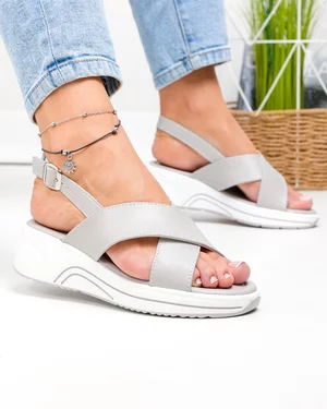 Sandale dama piele naturala gri cu barete incrucisate si inchidere catarama T6023