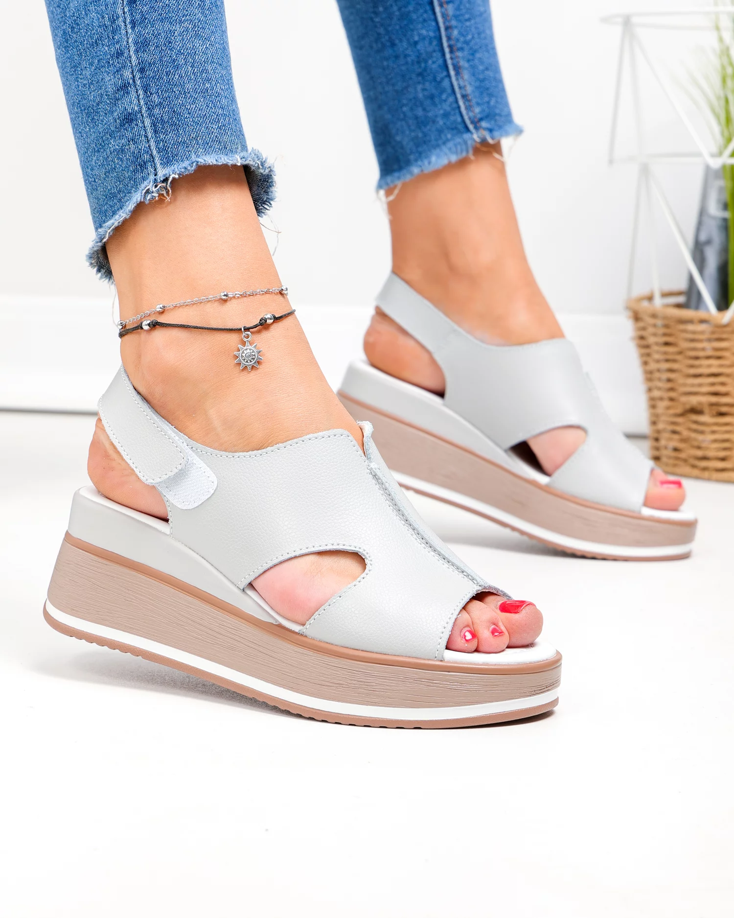 sandale-dama-piele-naturala-gri-cu-talpa-tip-platforma-si-inchidere-scai-jy5225-88837-2.webp