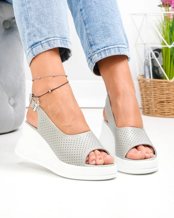 Sandale dama piele naturala gri inchis cu talpa tip platforma si inchidere catarama T6018