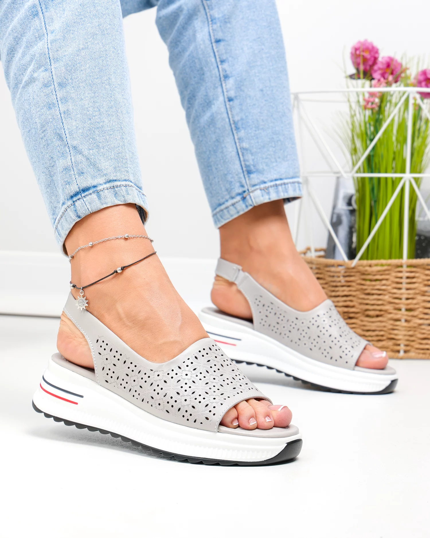 sandale-dama-piele-naturala-gri-perforate-cu-talpa-groasa-t6034-93250-2.webp