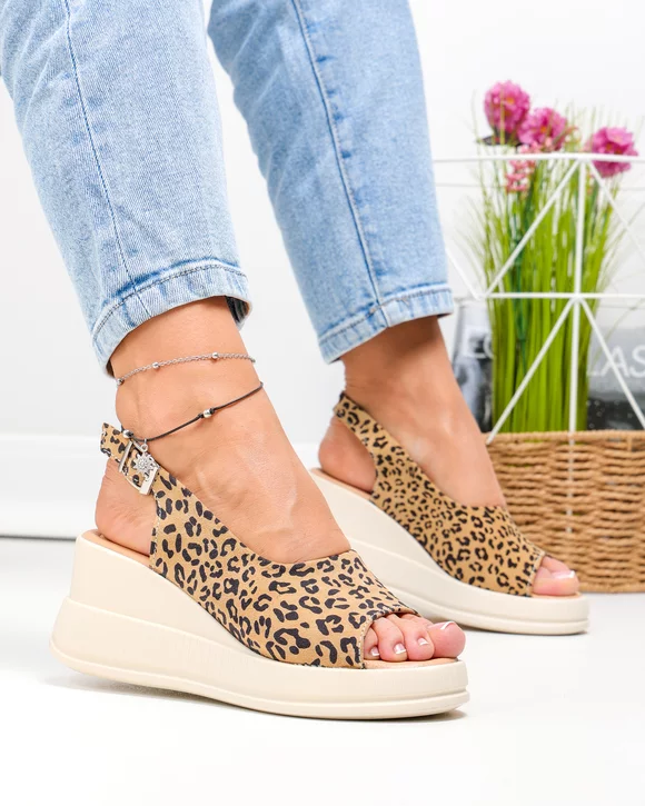 Sandale Dama - Sandale dama piele naturala intoarsa cu imprimeu tip leopard si inchidere catarama T6018
