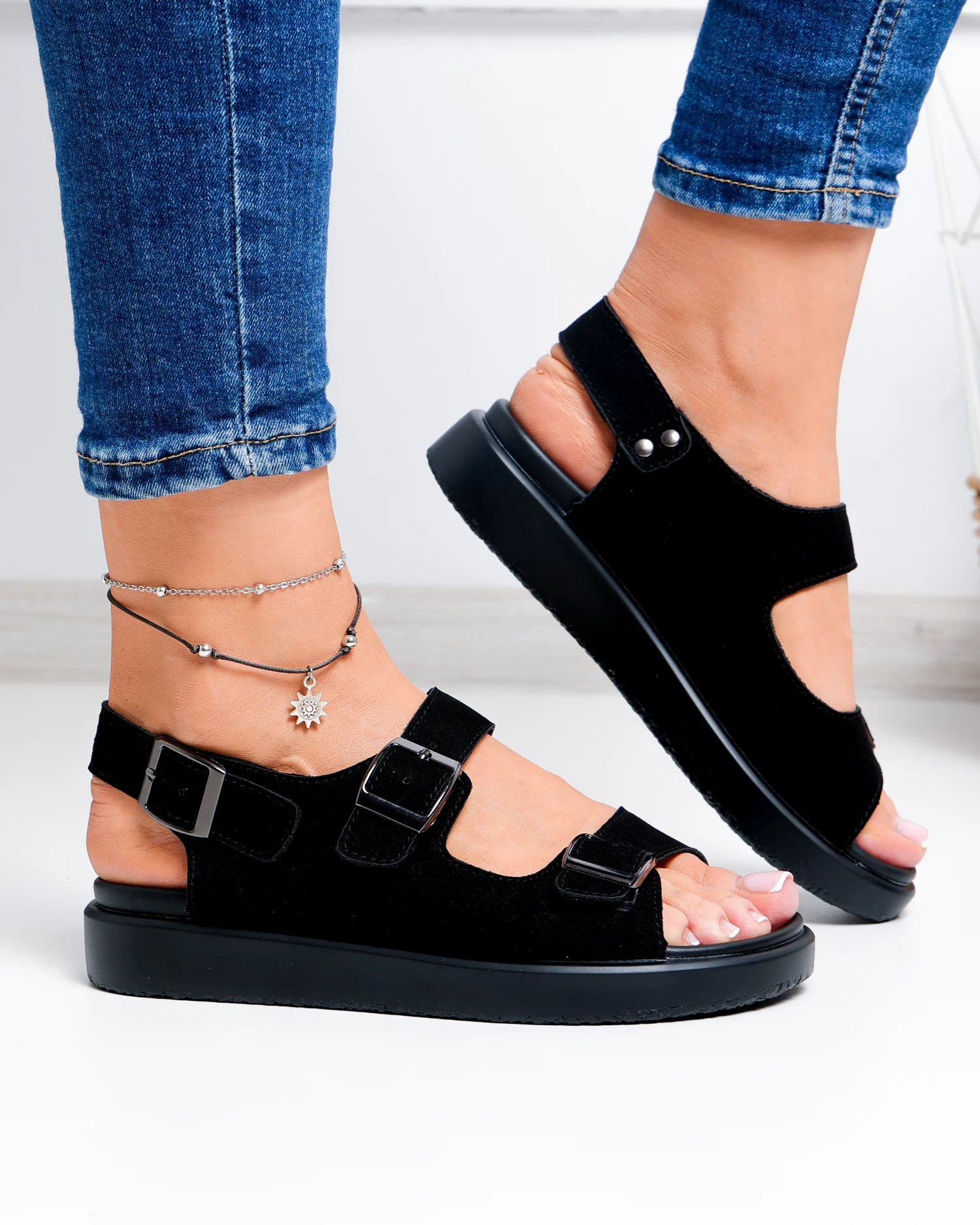 sandale-dama-piele-naturala-intoarsa-negre-cu-inchidere-catarama-f002-547-102472-2.webp