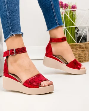 Sandale dama piele naturala intoarsa rosii cu imprimeu lucios si inchidere catarama PV959