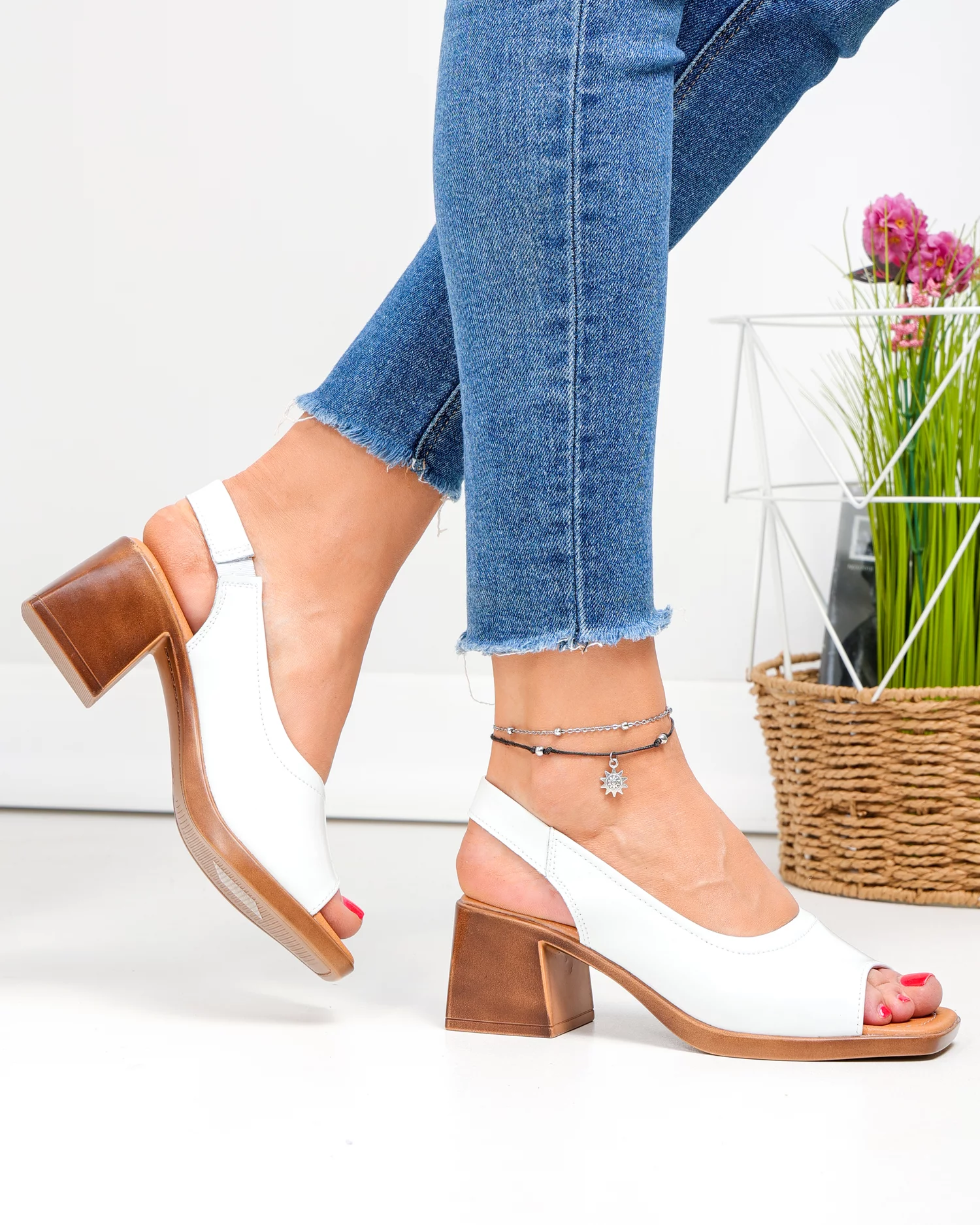 sandale-dama-piele-naturala-lacuita-albe-cu-toc-gros-jy1923-88813-2.webp