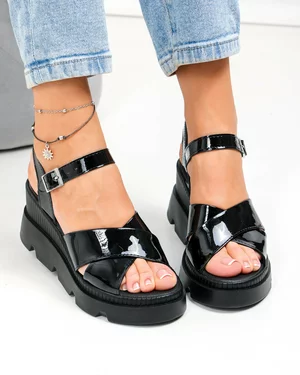 Sandale dama piele naturala lacuita negre cu talpa neagra si barete incrucisate PV977-1