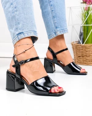 Sandale dama piele naturala lacuita negre cu toc gros si inchidere catarama XT24048