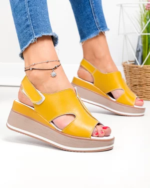 Sandale dama piele naturala mustar cu inchidere scai si talpa tip platforma JY5225