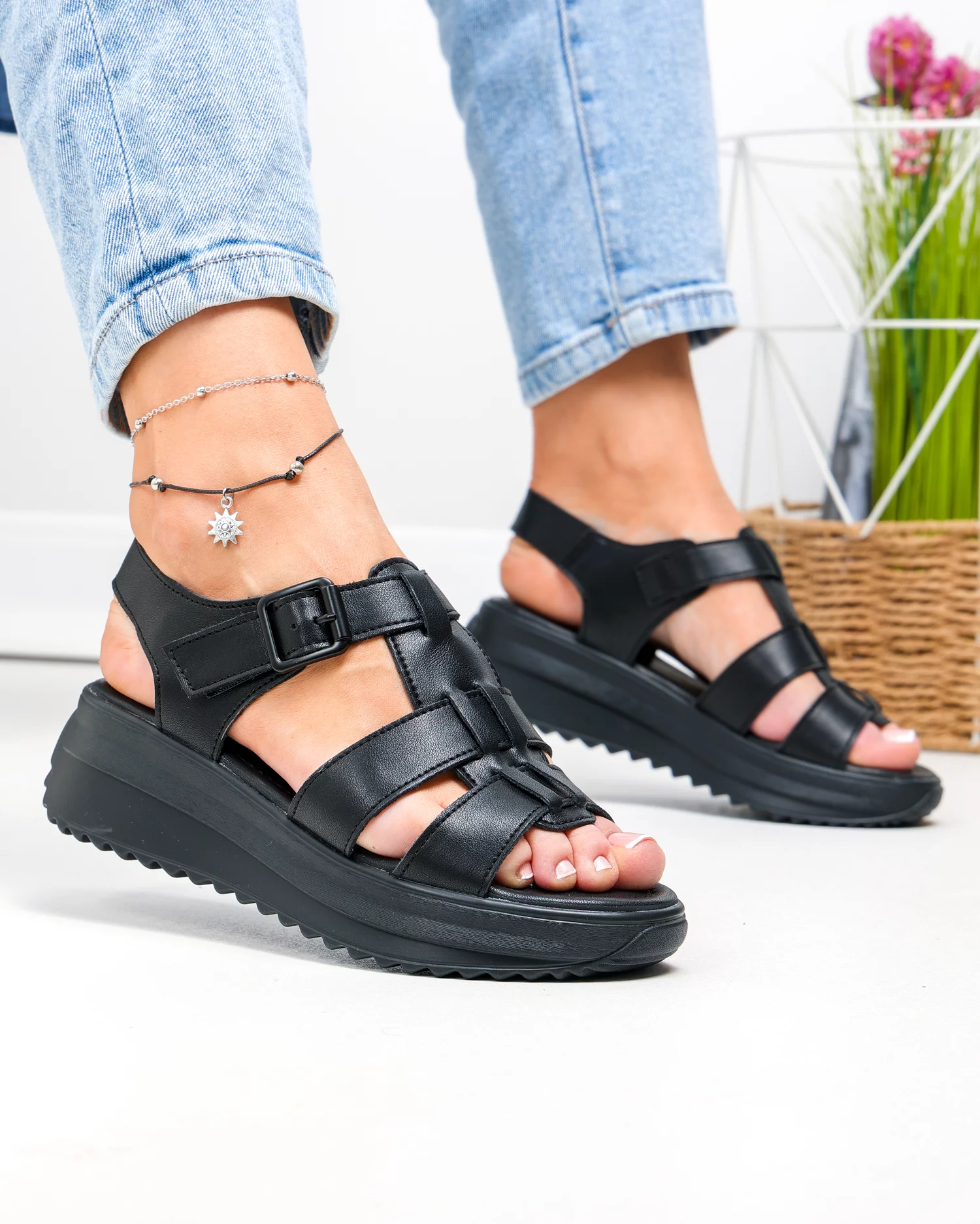 sandale-dama-piele-naturala-negre-cu-inchidere-scai-si-catarama-decorativa-f001-805-90292-2.webp