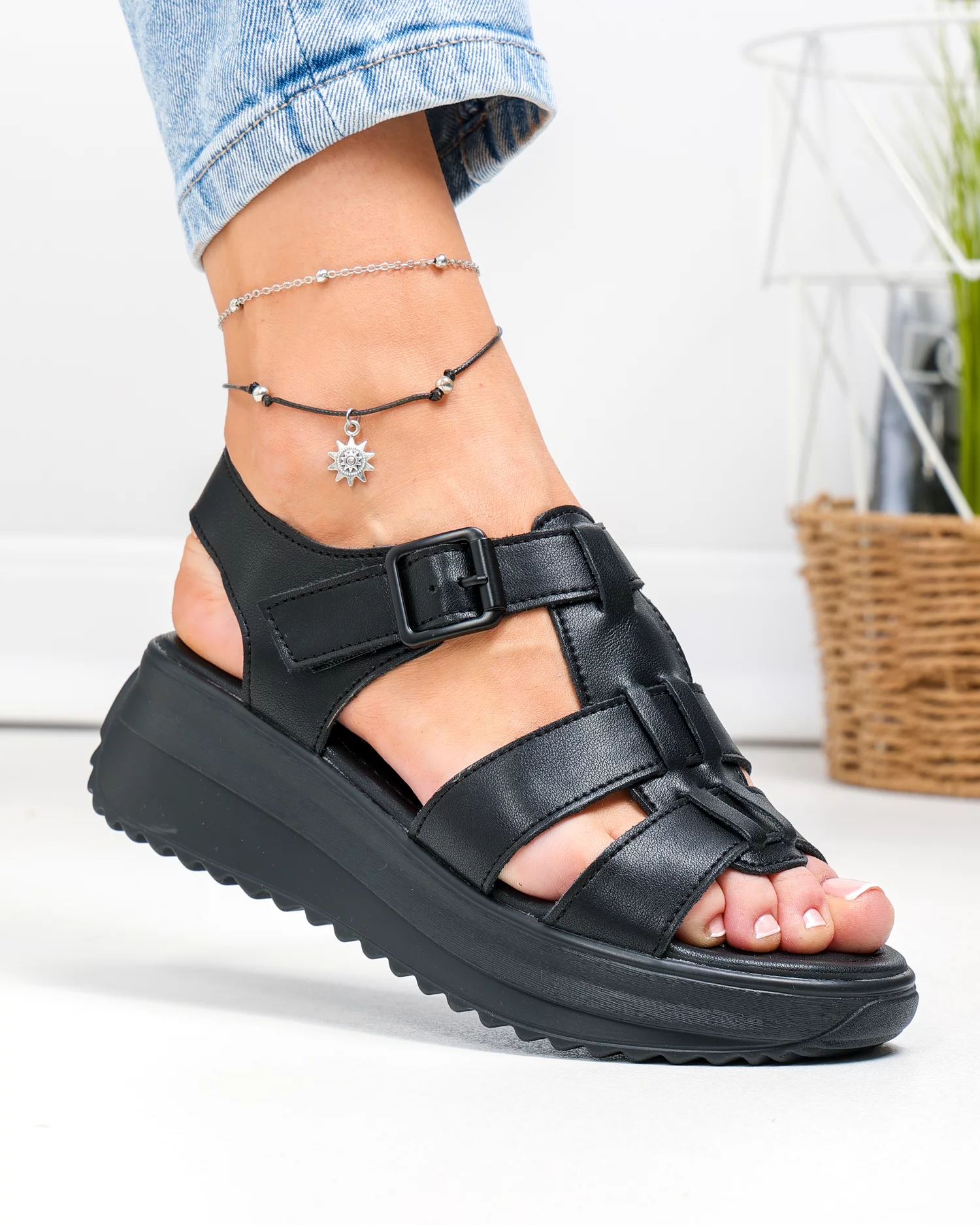 sandale-dama-piele-naturala-negre-cu-inchidere-scai-si-catarama-decorativa-f001-805-90295-2.webp
