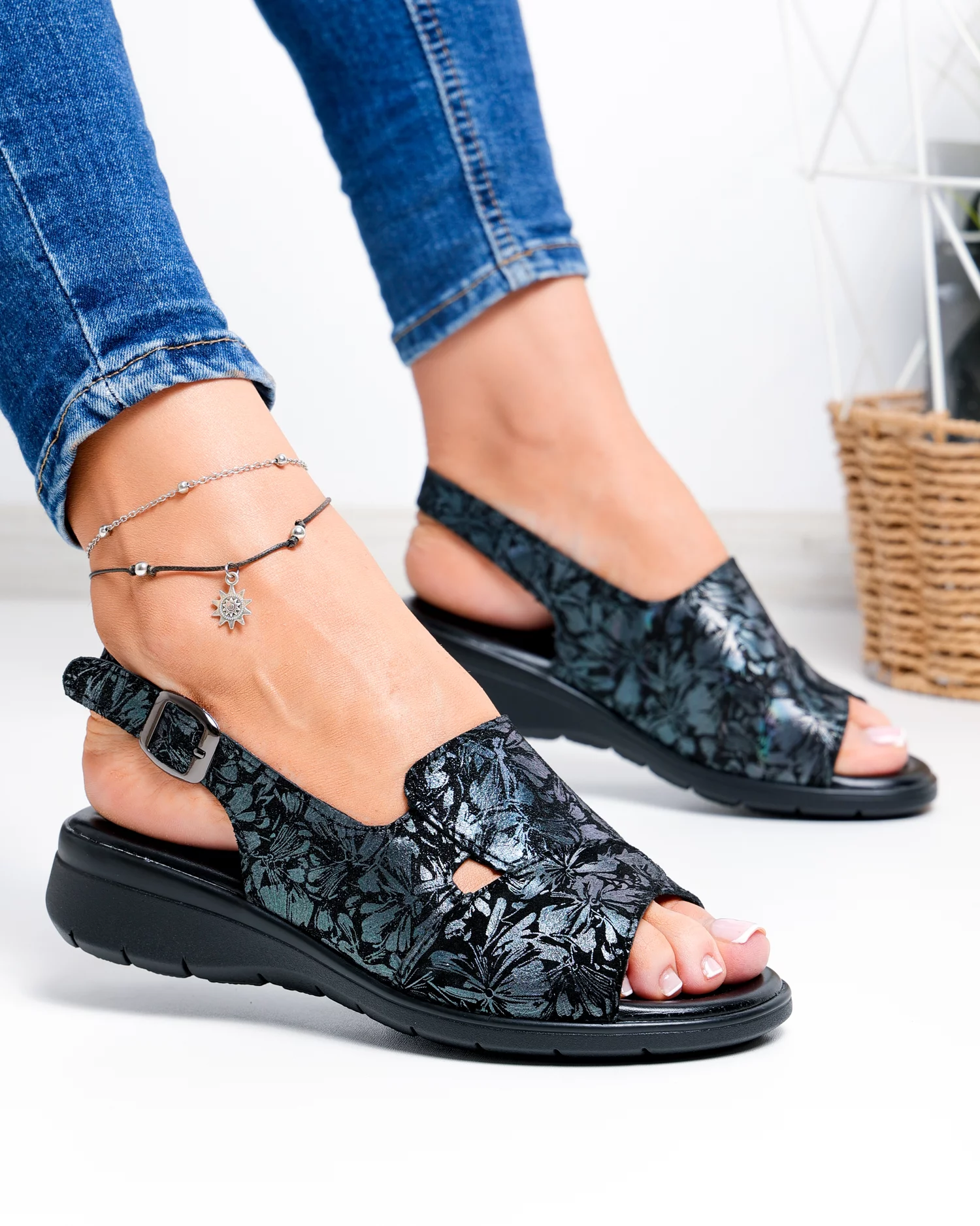 sandale-dama-piele-naturala-negre-cu-model-floral-t-8052-102790-2.webp