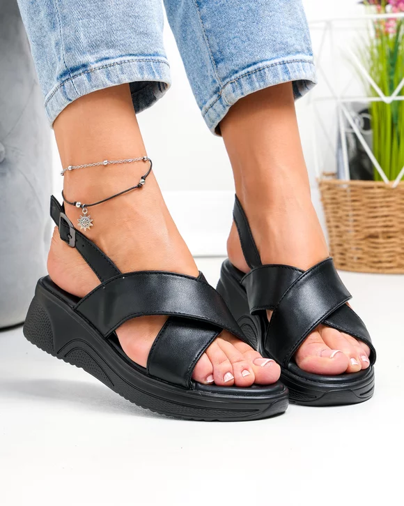 Sandale dama piele naturala negre cu model incrucisat si inchidere catarama T6023