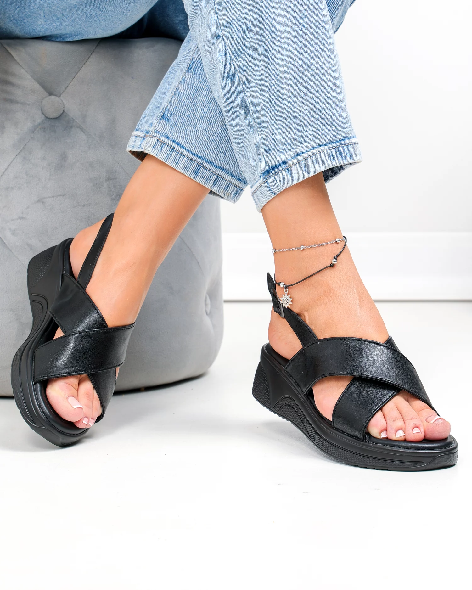 sandale-dama-piele-naturala-negre-cu-model-incrucisat-si-inchidere-catarama-t6023-91396-2.webp
