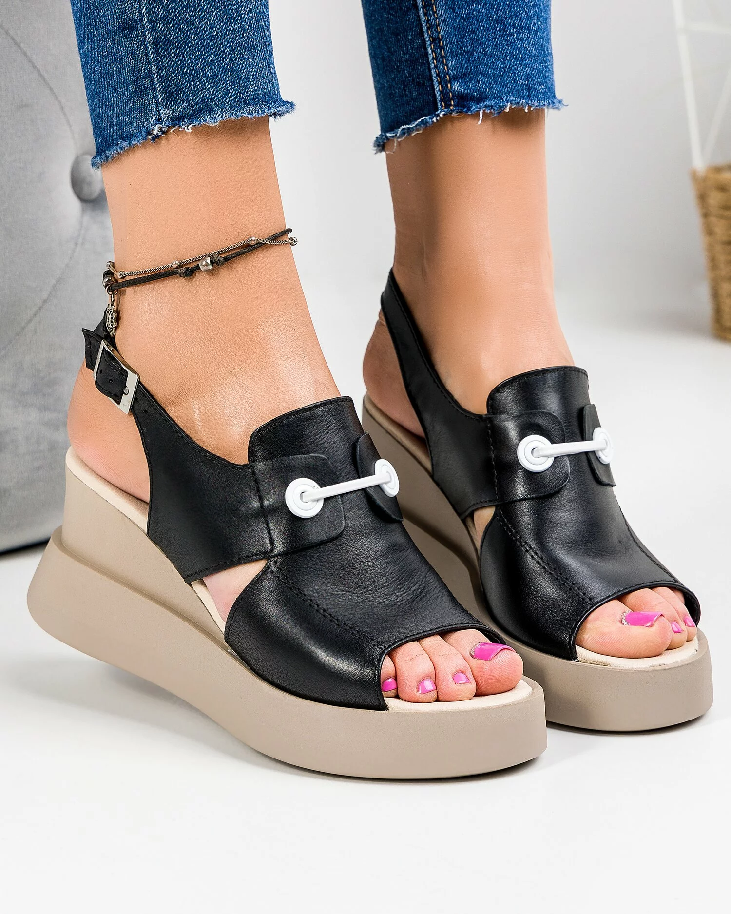 sandale-dama-piele-naturala-negre-cu-platforma-si-catarama-914-76042-2.webp
