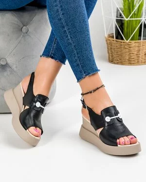 Sandale dama piele naturala negre cu platforma si catarama PV914