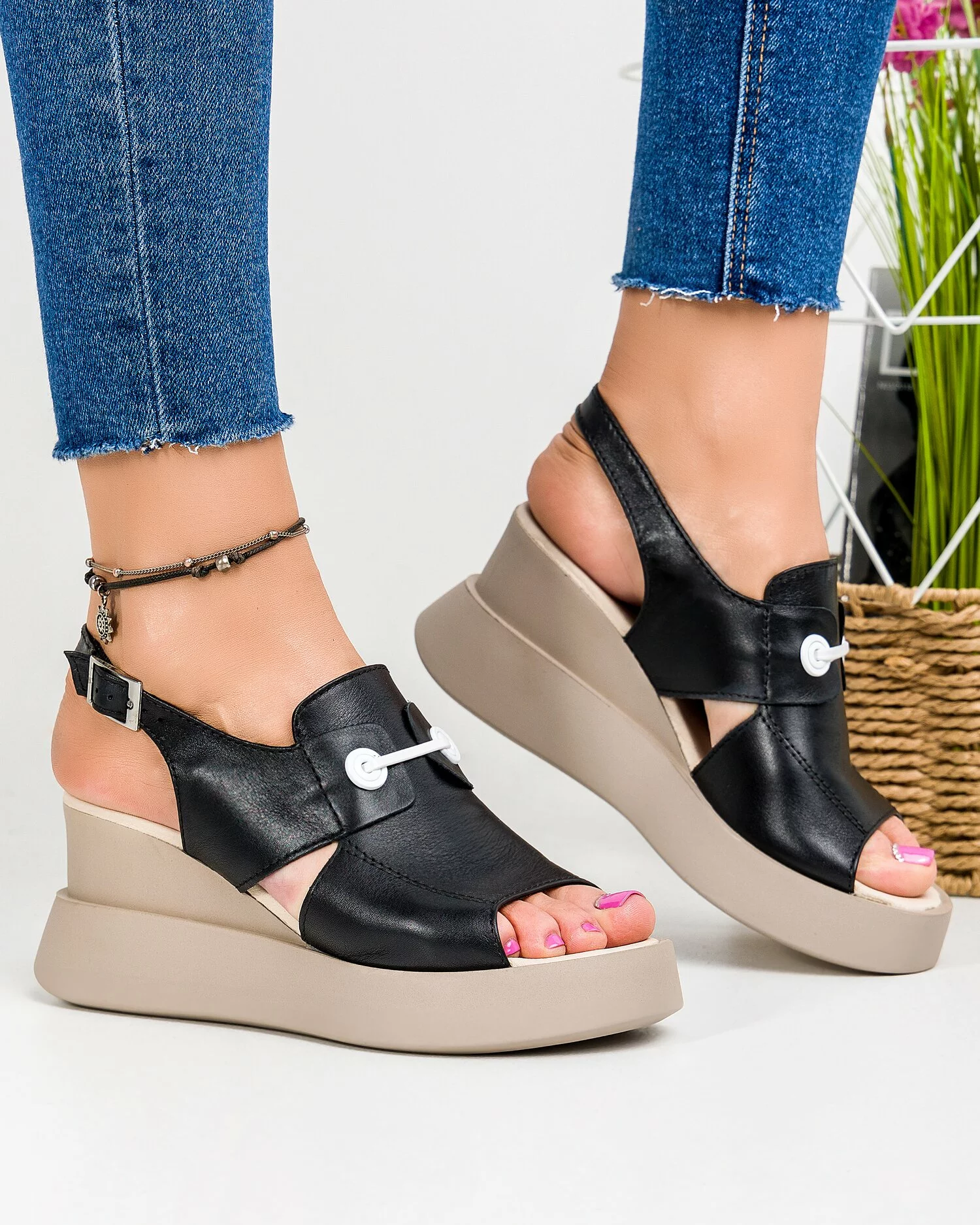 sandale-dama-piele-naturala-negre-cu-platforma-si-catarama-914-76048-2.webp