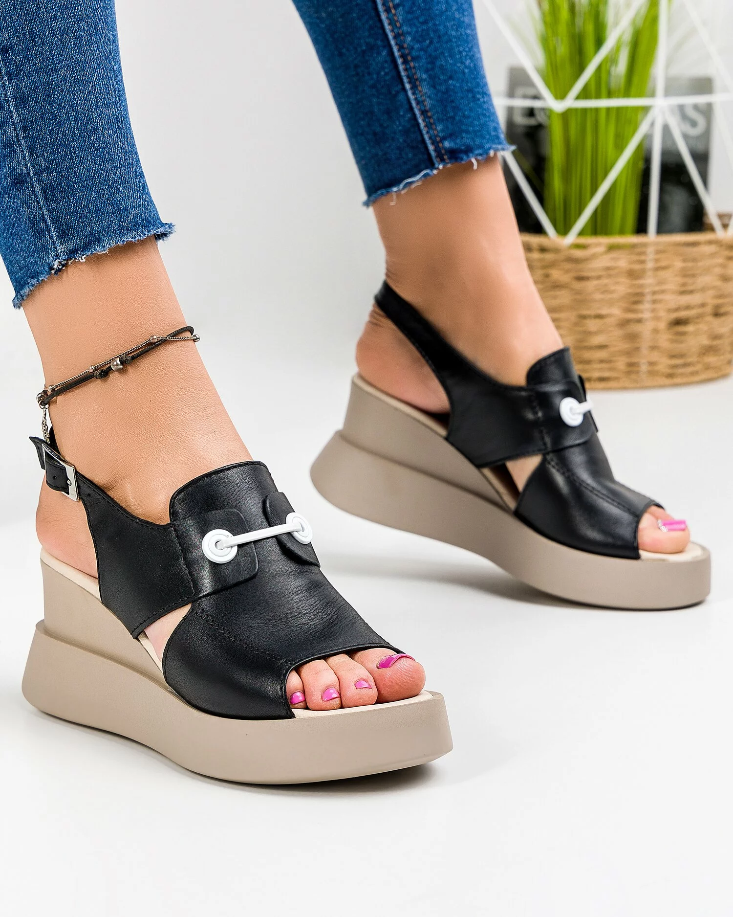sandale-dama-piele-naturala-negre-cu-platforma-si-catarama-914-76081-2.webp