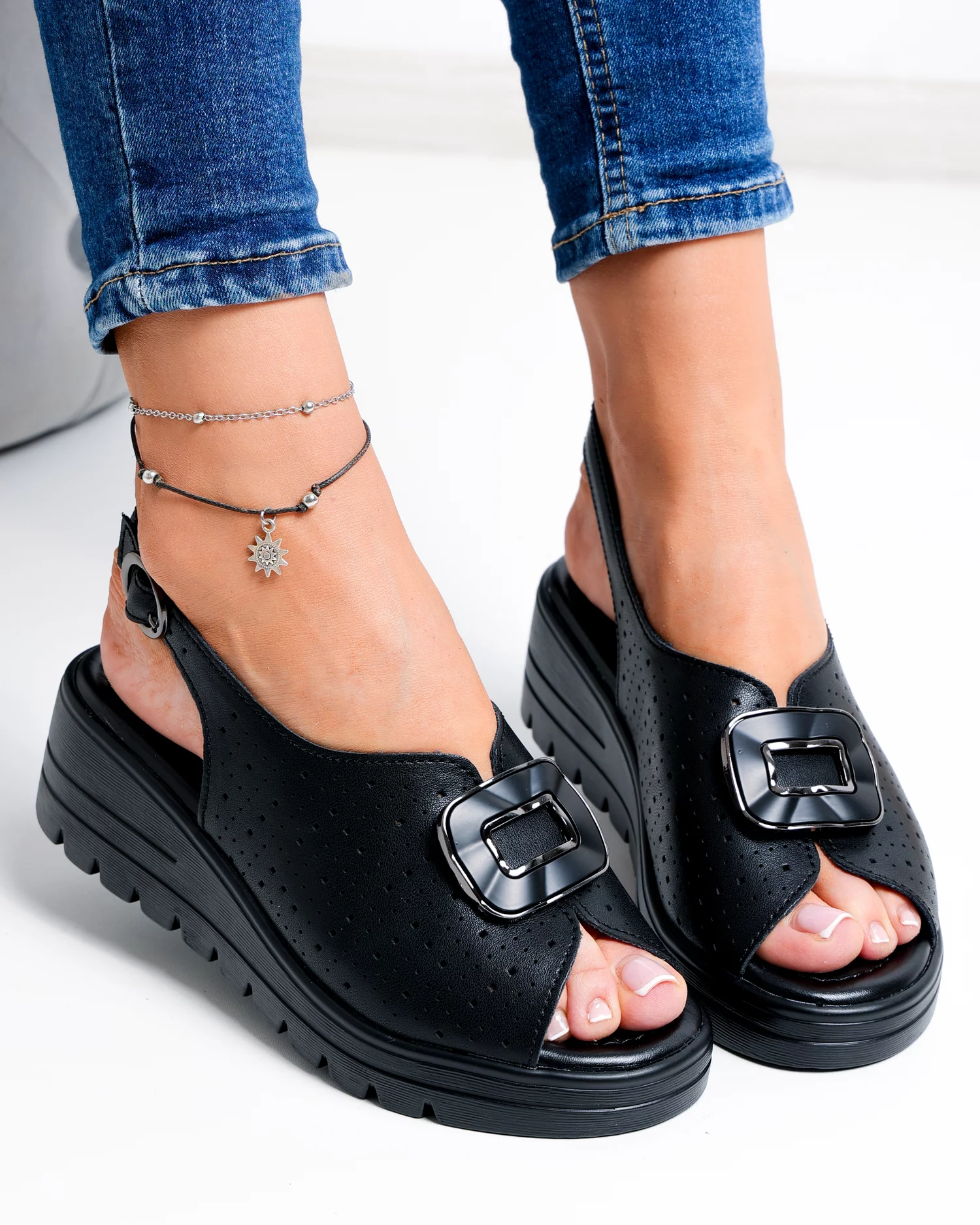 sandale-dama-piele-naturala-negre-cu-talpa-groasa-si-inchidere-catarama-t-8021-2-102688-2.webp