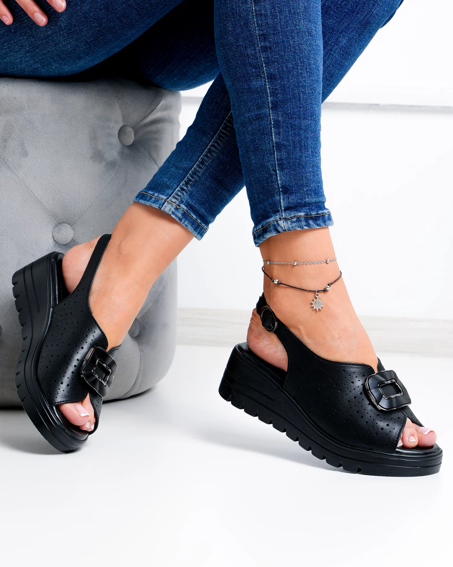 sandale-dama-piele-naturala-negre-cu-talpa-groasa-si-inchidere-catarama-t-8021-2-102691-2.webp