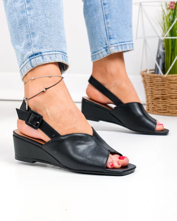 Sandale dama piele naturala negre cu talpa tip platforma si inchidere catarama XT24065