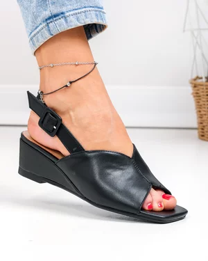 Sandale dama piele naturala negre cu talpa tip platforma si inchidere catarama XT24065