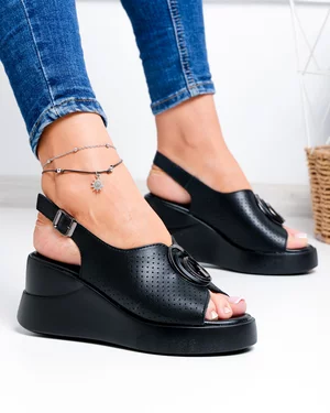 Sandale dama piele naturala negre perforate cu accesoriu metalic T-2003
