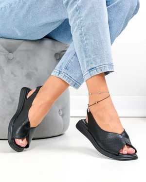 Sandale dama piele naturala negre perforate cu talpa joasa T6028
