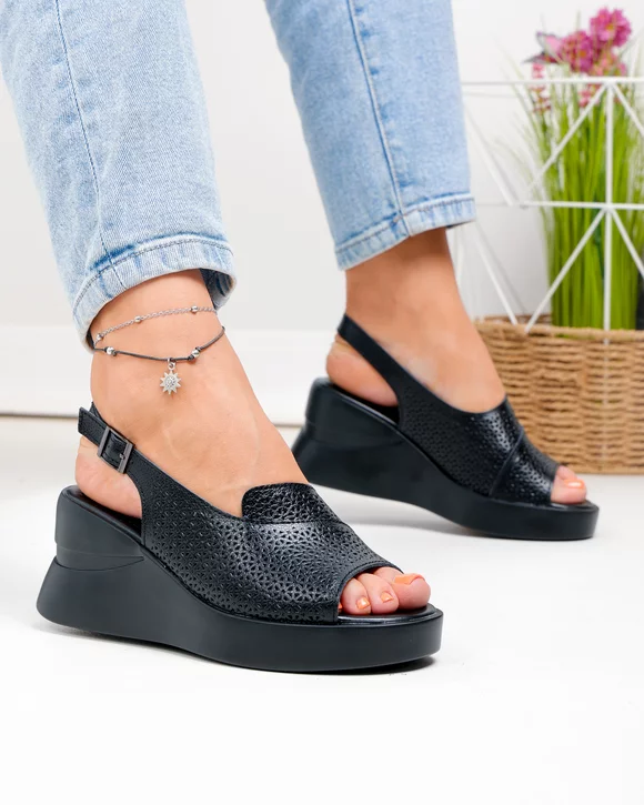 Sandale Dama - Sandale dama piele naturala negre perforate cu talpa tip platforma T-8055-2