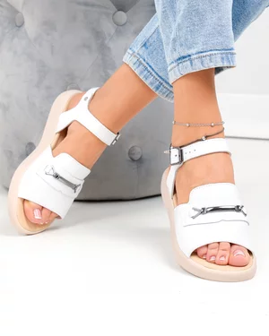 Sandale dama piele naturala alb perlat cu inchidere catarama si talpa joasa PV980