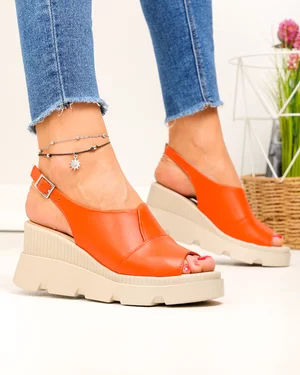 Sandale dama piele naturala portocalii cu talpa tip platforma si inchidere catarama PV979