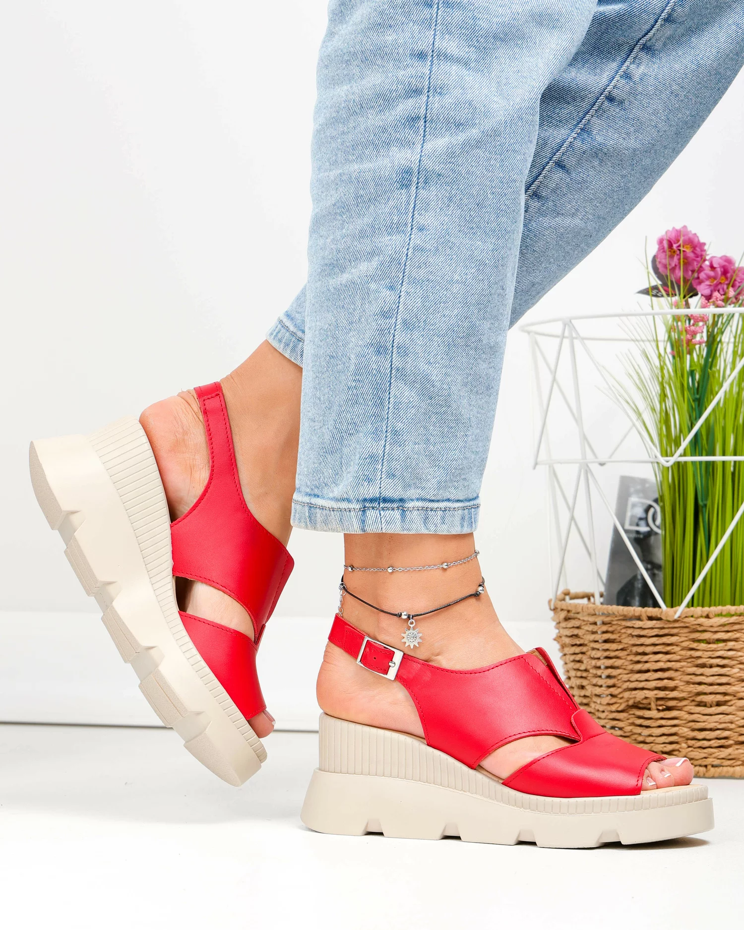 sandale-dama-piele-naturala-rosii-cu-inchidere-catarama-si-talpa-tip-platforma-pv975-94522-2.webp