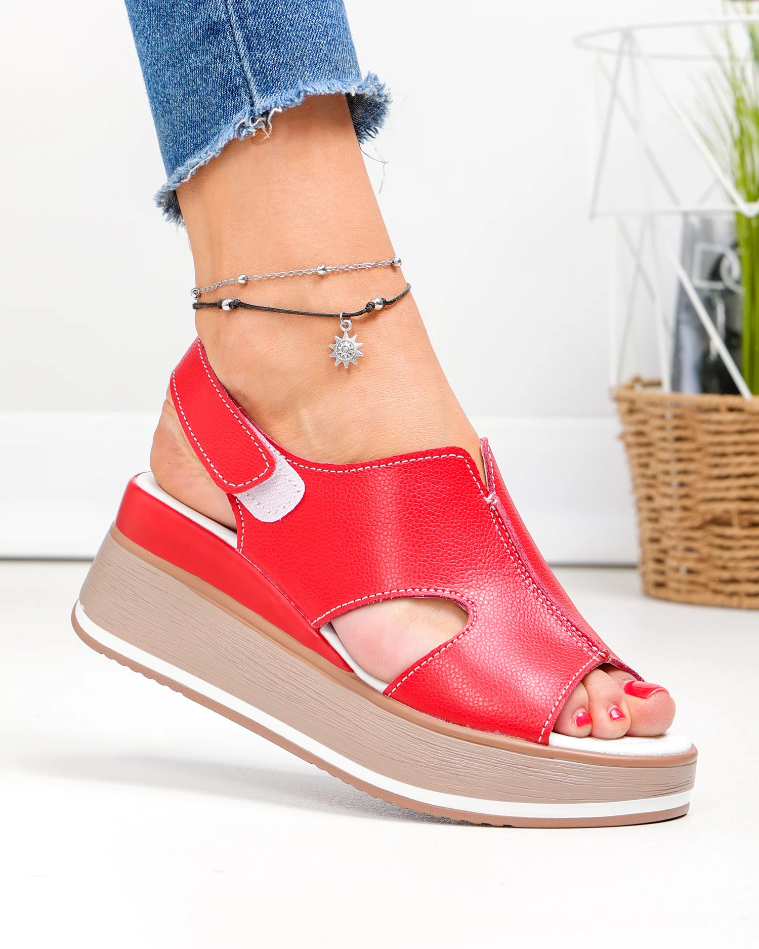 sandale-dama-piele-naturala-rosii-cu-model-decupat-si-inchidere-scai-jy5225-88903-2.webp