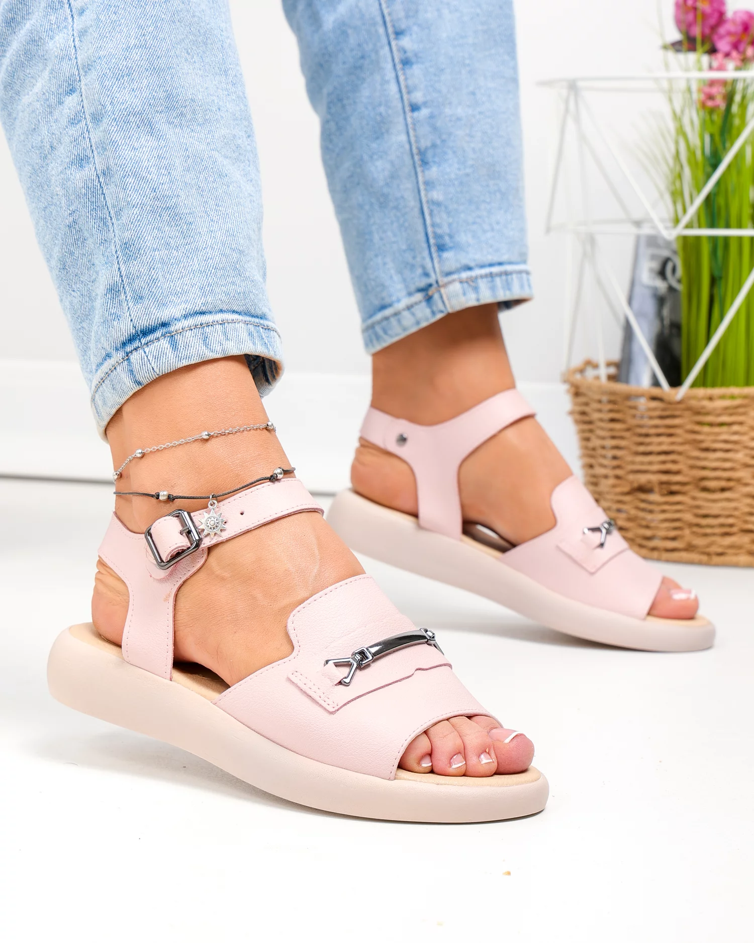 sandale-dama-piele-naturala-roz-cu-inchidere-catarama-si-accesoriu-metalic-pv980-92182-2.webp
