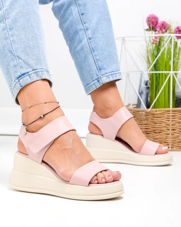 Sandale dama piele naturala roz cu inchidere scai si talpa bej T6024