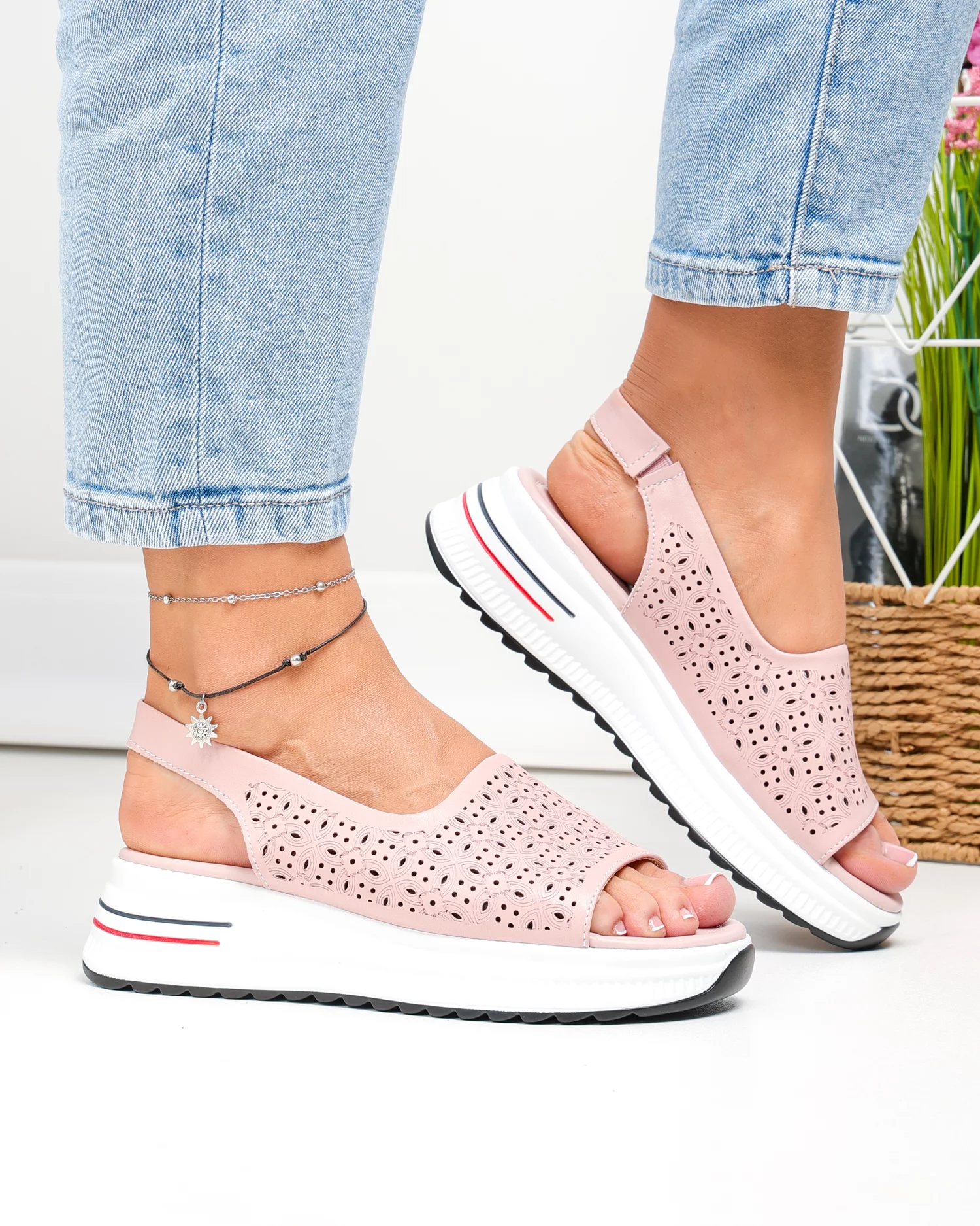 sandale-dama-piele-naturala-roz-cu-model-perforat-si-talpa-groasa-t6034-93244-2.webp