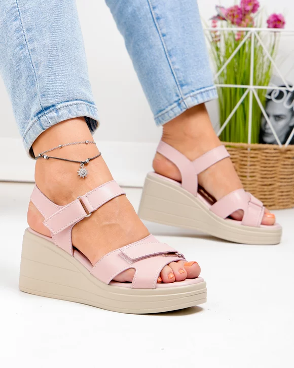 Sandale Dama - Sandale dama piele naturala roz cu platforma si inchidere scai T-8040