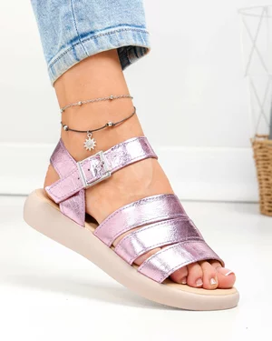 Outlet - Ultimele Marimi - Sandale dama piele naturala roz lucios cu inchidere catarama si talpa bej PV981