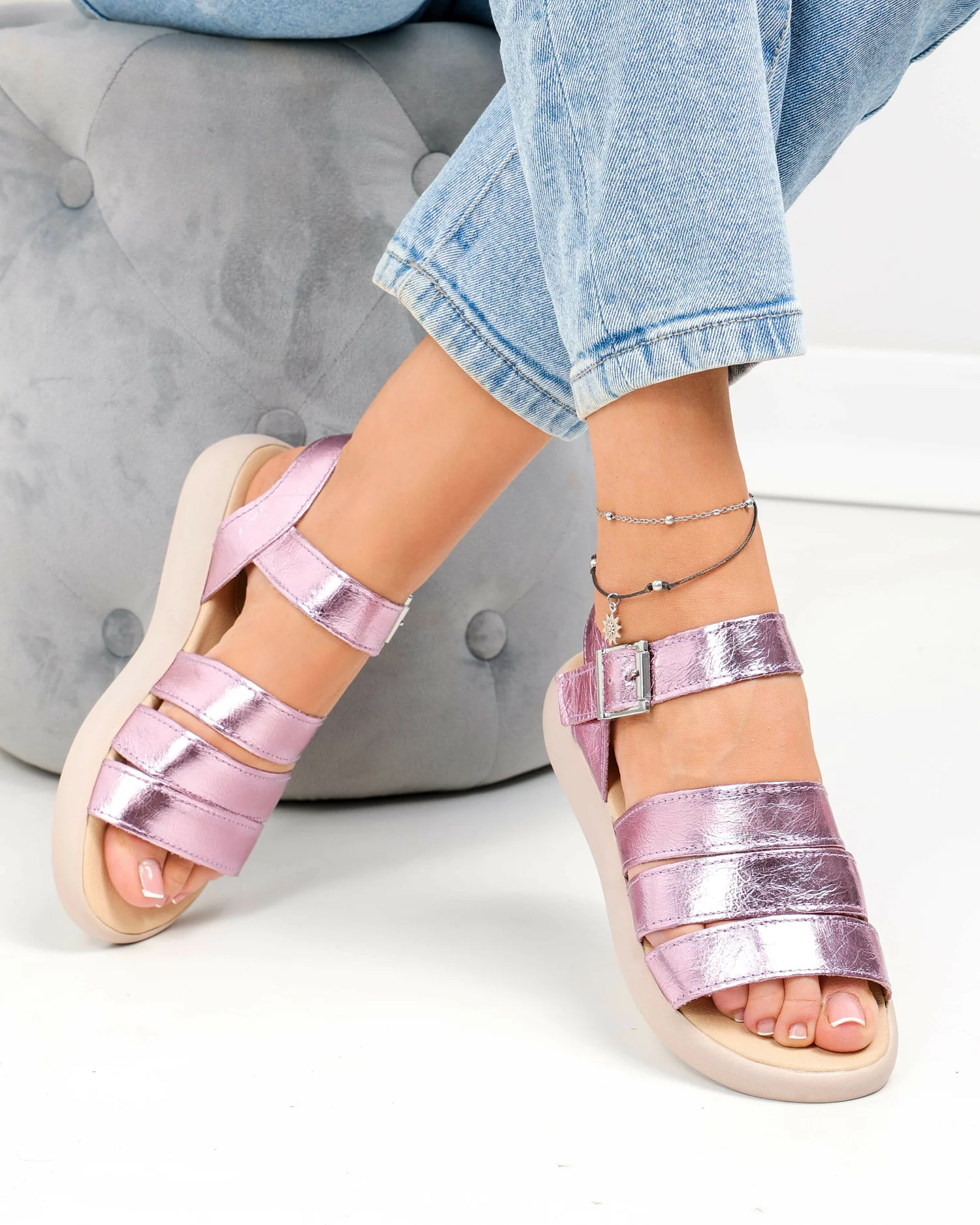 sandale-dama-piele-naturala-roz-lucios-cu-inchidere-catarama-si-talpa-bej-pv981-94186-2.webp
