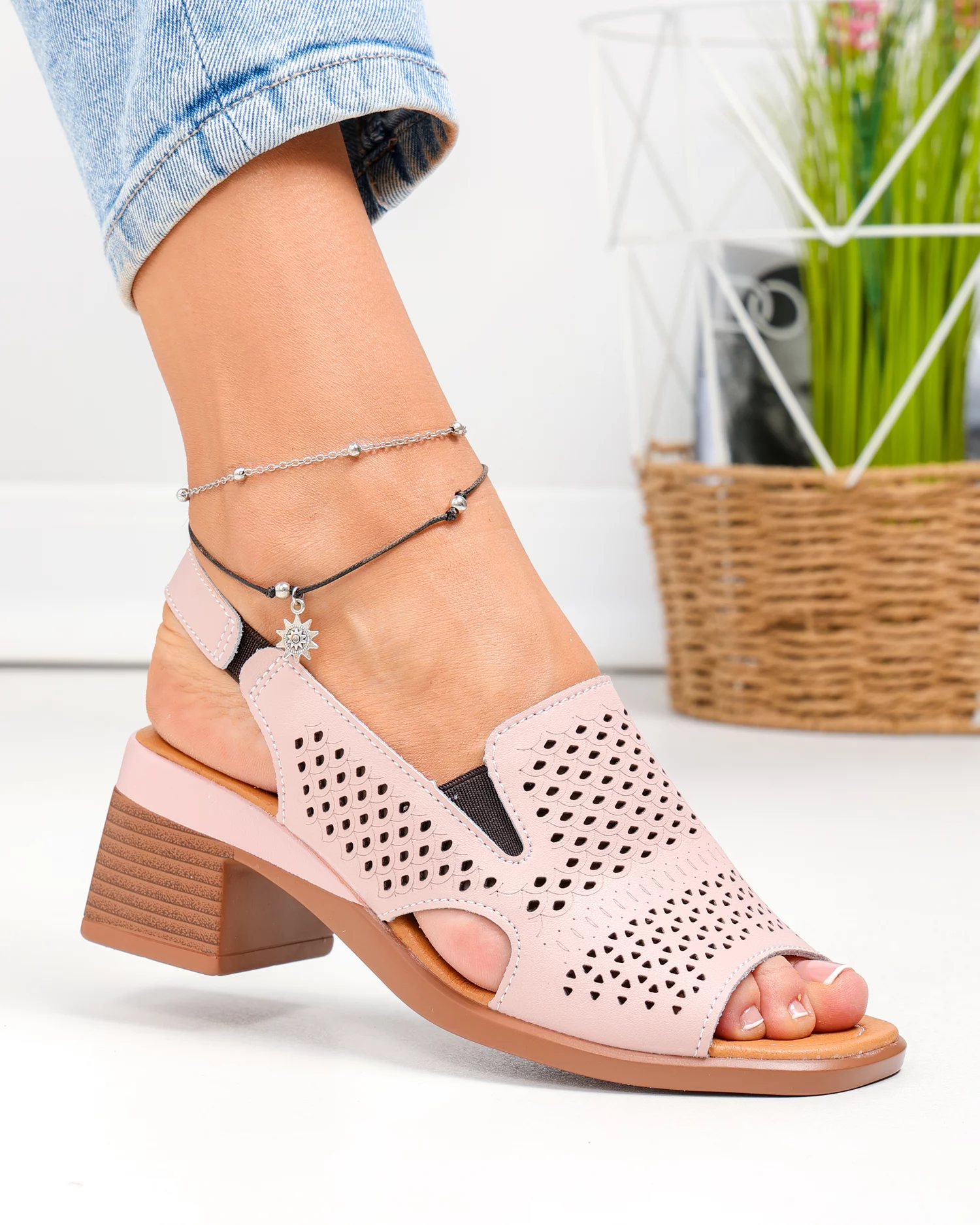 sandale-dama-piele-naturala-roz-perforate-cu-toc-gros-jy5831-92239-2.webp