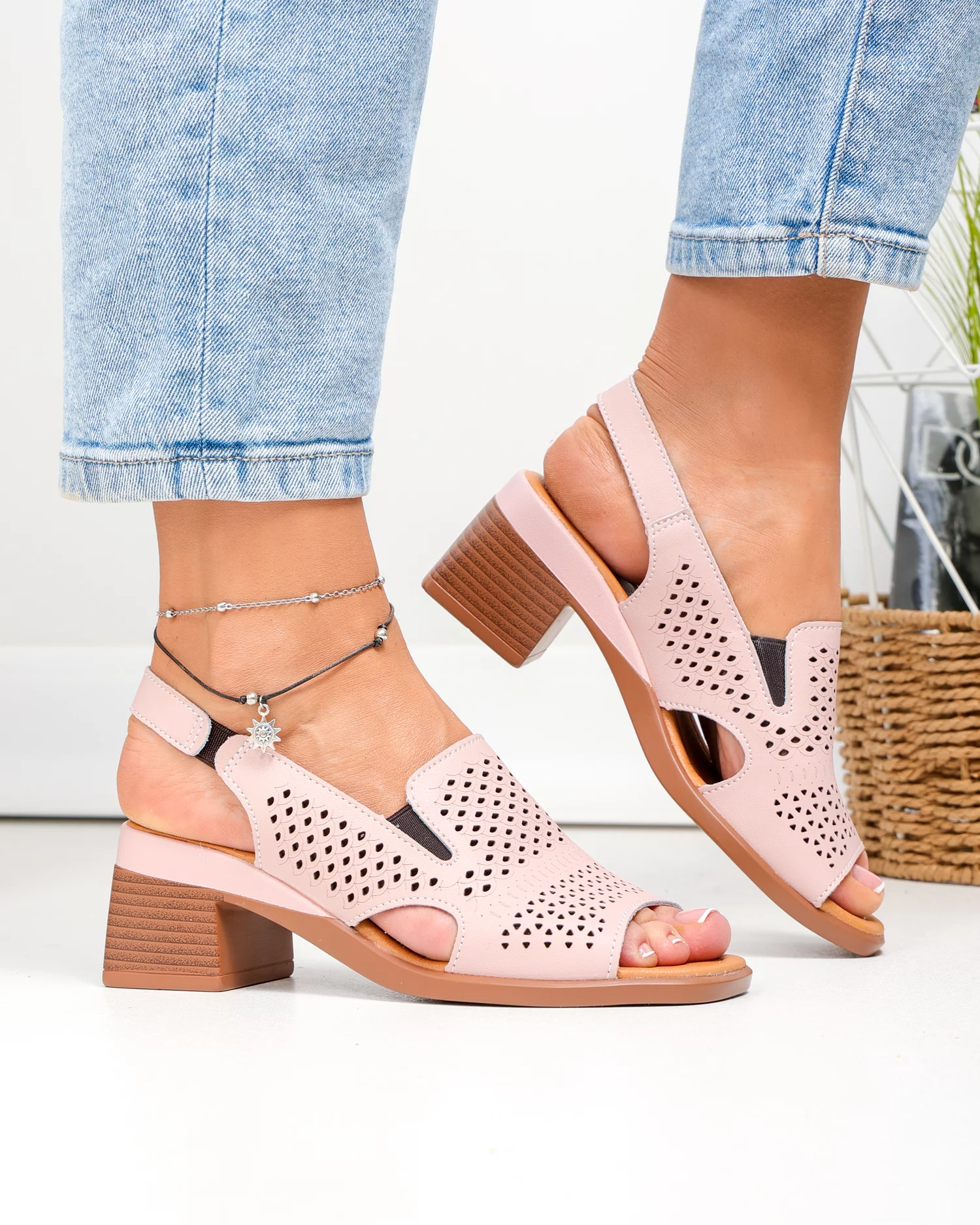 sandale-dama-piele-naturala-roz-perforate-cu-toc-gros-jy5831-92251-2.webp