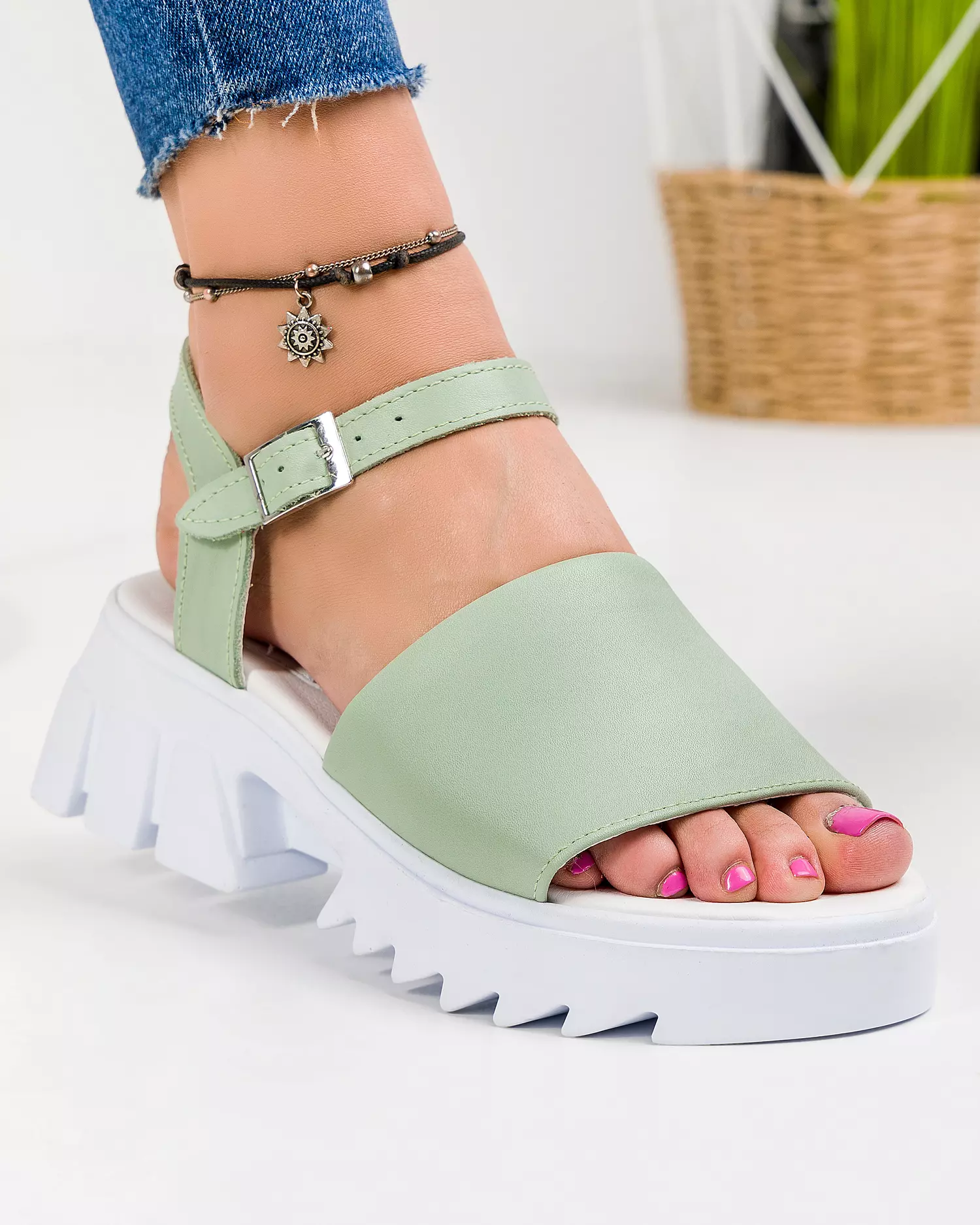 sandale-dama-piele-naturala-verde-deschis-cu-talpa-alba-pv946-49615-2.webp