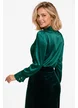 Bluză dama eleganta Fofy cu jabou din saten fin verde smarald cu brosa detasabila