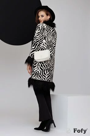 Cardigan premium tricotat alb negru animal print cu blanita neagra 